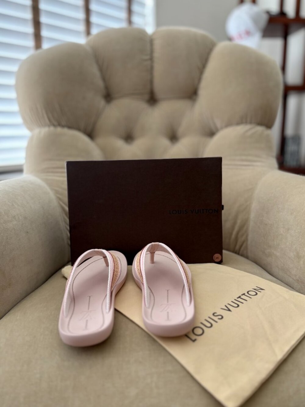 NEW Auth. LOUIS VUITTON Women's Rubber LV Logo Flip Flop Slides RETIRED... - Picture 6 of 8